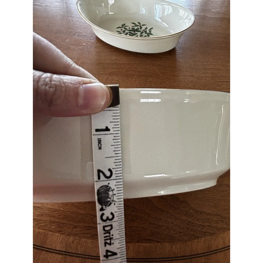 Lenox‎  Holiday Holly Berry Oval 10 1/4